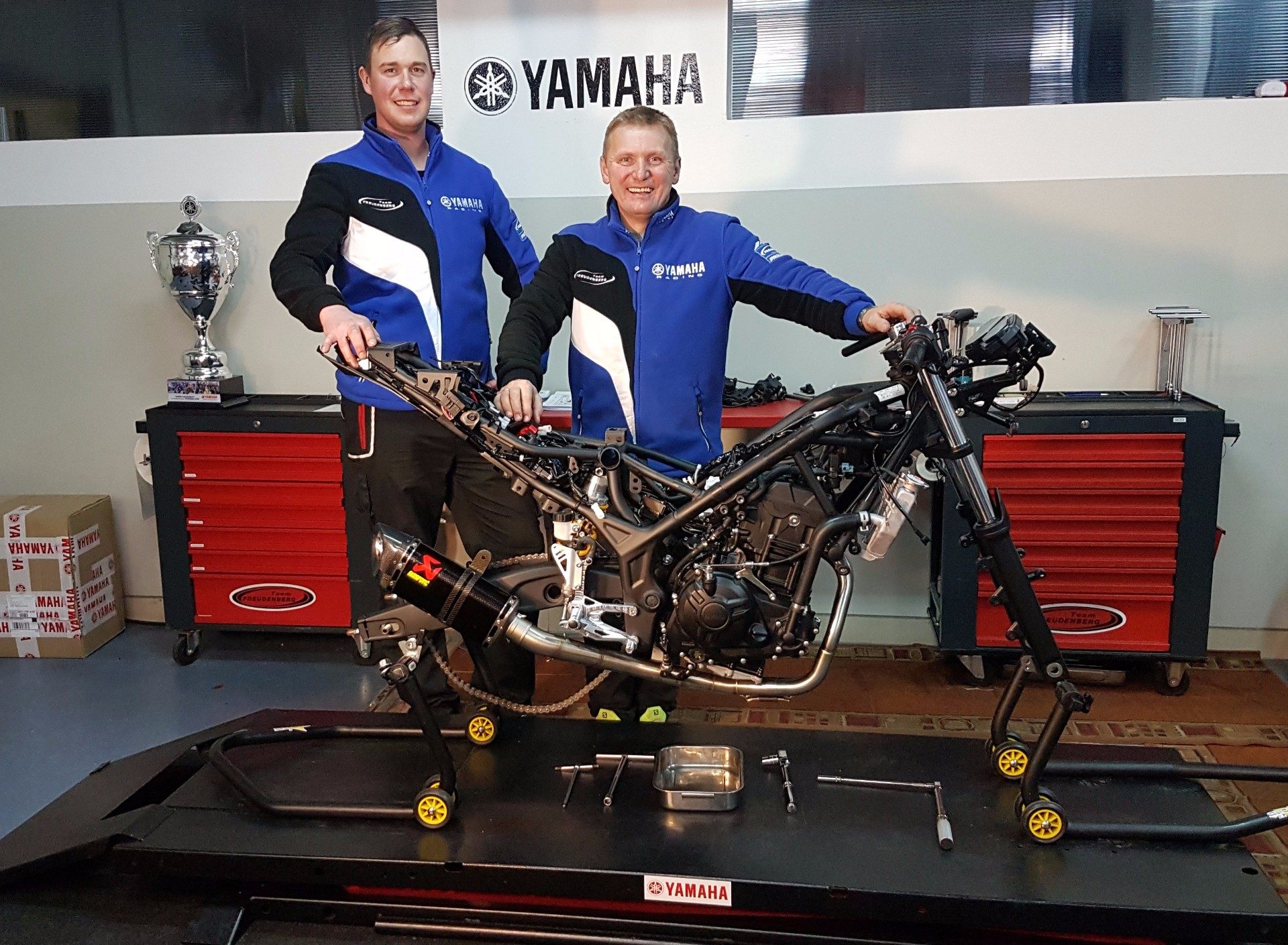 IDM SST 300: Neue Klasse Supersport 300 in der Deutschen Meisterschaft (IDM) – Neues Team Yamaha Freudenberg und neuer Vertriebspartner!